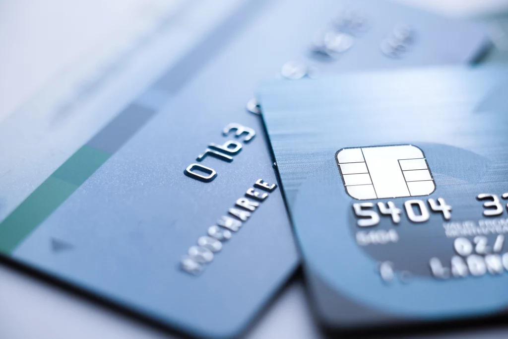 Saisie sur compte bancaire : comment la contester et protéger ses revenus ?